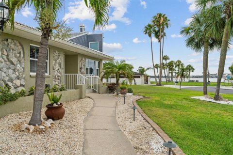 House in Belleair Beach, Florida 2 bedrooms, 238.11 sq.m. № 1687623 - photo 4