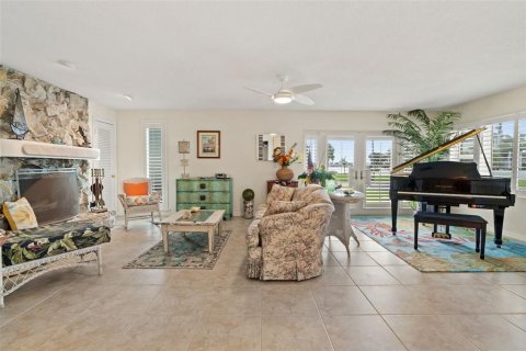 House in Belleair Beach, Florida 2 bedrooms, 238.11 sq.m. № 1687623 - photo 11