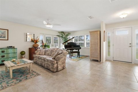 House in Belleair Beach, Florida 2 bedrooms, 238.11 sq.m. № 1687623 - photo 10