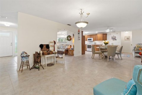 House in Belleair Beach, Florida 2 bedrooms, 238.11 sq.m. № 1687623 - photo 28