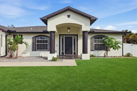 Villa ou maison à vendre à Port Charlotte, Floride: 4 chambres, 189.52 m2 № 2266421 - photo 3