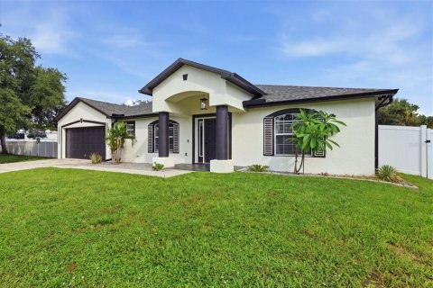 Villa ou maison à vendre à Port Charlotte, Floride: 4 chambres, 189.52 m2 № 2266421 - photo 2