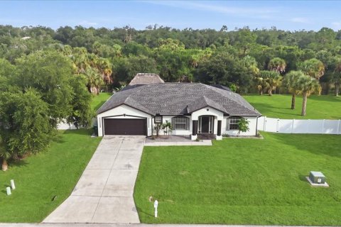 Villa ou maison à vendre à Port Charlotte, Floride: 4 chambres, 189.52 m2 № 2266421 - photo 5
