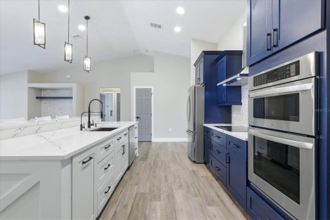 Villa ou maison à vendre à Port Charlotte, Floride: 4 chambres, 189.52 m2 № 2266421 - photo 12