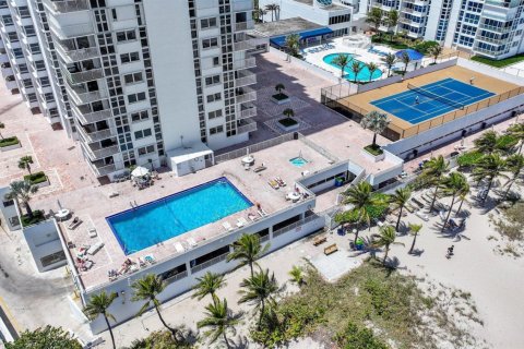 Condo in Pompano Beach, Florida, 2 bedrooms  № 2293561 - photo 16