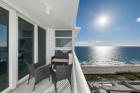 Condo in Pompano Beach, Florida, 2 bedrooms  № 2293561 - photo 11