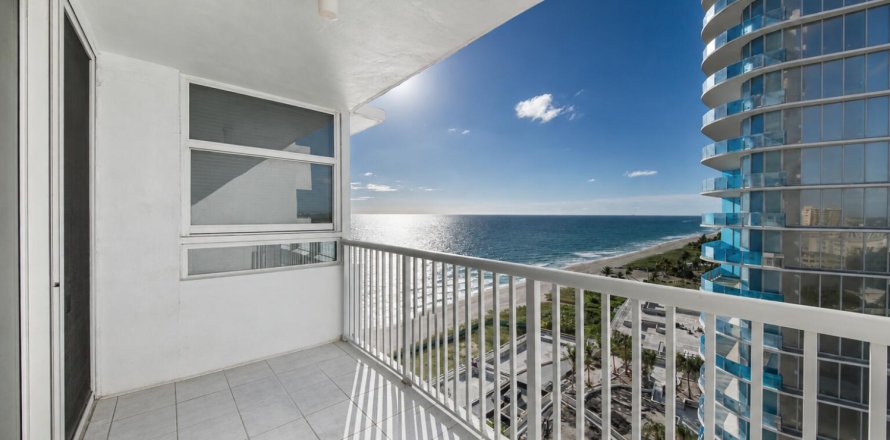 Condo in Pompano Beach, Florida, 2 bedrooms  № 2293561