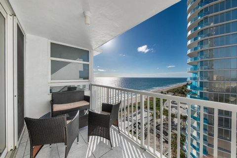 Condo in Pompano Beach, Florida, 2 bedrooms  № 2293561 - photo 13