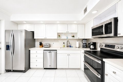 Condo in Pompano Beach, Florida, 2 bedrooms  № 2293561 - photo 4