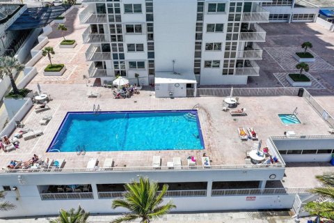 Condo in Pompano Beach, Florida, 2 bedrooms  № 2293561 - photo 15
