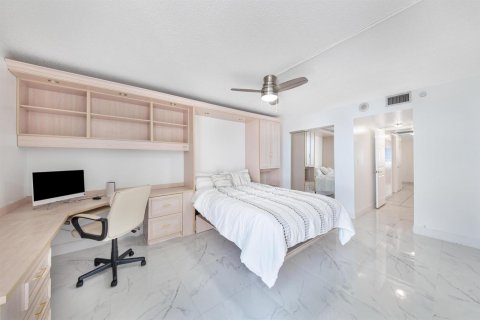 Condo in Pompano Beach, Florida, 2 bedrooms  № 2293561 - photo 8