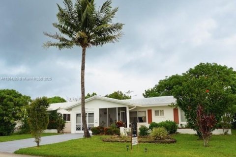 House in Tamarac, Florida 2 bedrooms, 124.67 sq.m. № 1892762 - photo 4