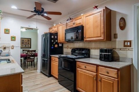 House in Tamarac, Florida 2 bedrooms, 124.67 sq.m. № 1892762 - photo 13