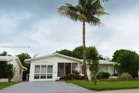 House in Tamarac, Florida 2 bedrooms, 124.67 sq.m. № 1892762 - photo 2