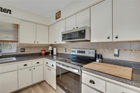 Купить виллу или дом в Нью-Порт-Ричи, Флорида 9 комнат, 183.57м2, № 2220825 - фото 11