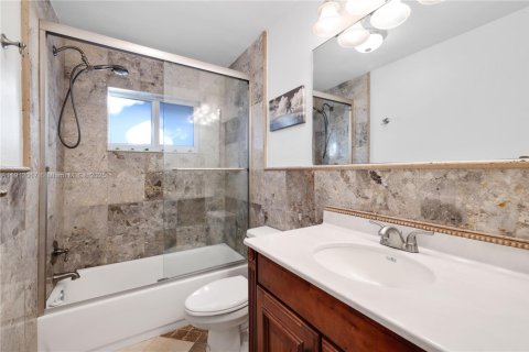 Casa en alquiler en Pompano Beach, Florida, 3 dormitorios, 115.94 m2 № 1968002 - foto 29