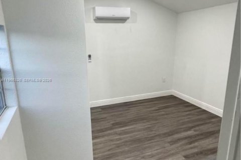 Immobilier commercial à louer à Homestead, Floride: 1 chambre, 154.78 m2 № 2028129 - photo 3