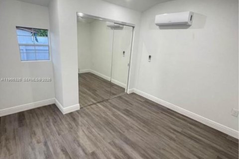 Immobilier commercial à louer à Homestead, Floride: 1 chambre, 154.78 m2 № 2028129 - photo 4