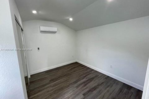 Immobilier commercial à louer à Homestead, Floride: 1 chambre, 154.78 m2 № 2028129 - photo 7