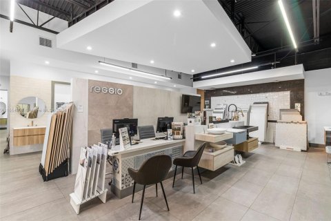 Commercial property in Doral, Florida № 1984886 - photo 4