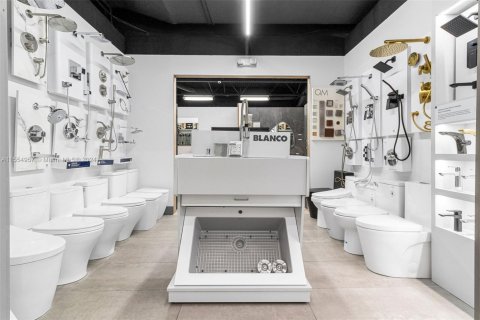 Commercial property in Doral, Florida № 1984886 - photo 21