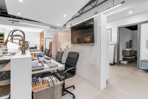 Commercial property in Doral, Florida № 1984886 - photo 9