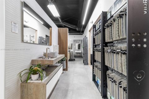 Commercial property in Doral, Florida № 1984886 - photo 24