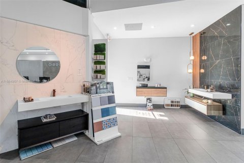 Commercial property in Doral, Florida № 1984886 - photo 6