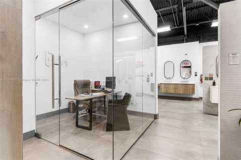Commercial property in Doral, Florida № 1984886 - photo 25