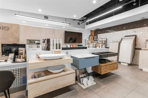 Commercial property in Doral, Florida № 1984886 - photo 7