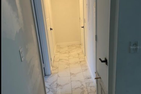 House in Tampa, Florida 3 bedrooms, 161.46 sq.m. № 2213178 - photo 7
