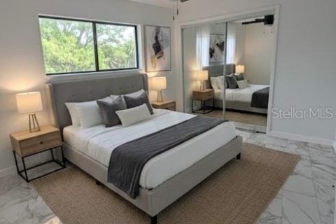 House in Tampa, Florida 3 bedrooms, 161.46 sq.m. № 2213178 - photo 5
