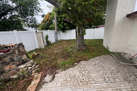 House in Tampa, Florida 3 bedrooms, 161.46 sq.m. № 2213178 - photo 11