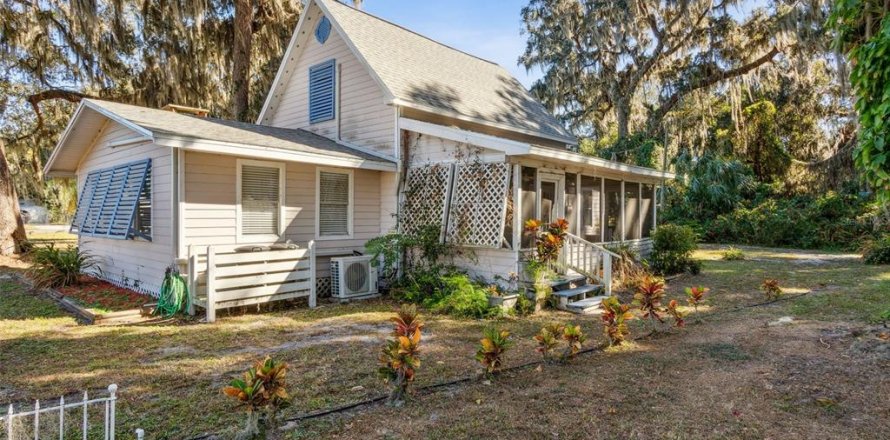 Casa en East Palatka, Florida 3 dormitorios, 141.3 m2 № 1549578