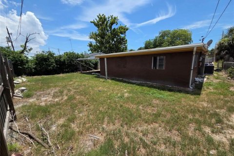 House in New Port Richey, Florida 3 bedrooms, 107.58 sq.m. № 2236179 - photo 17