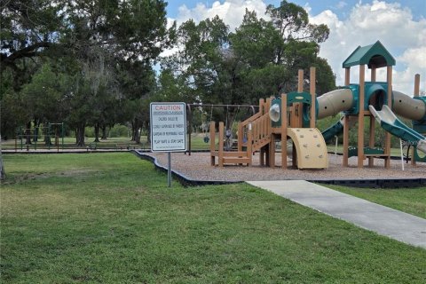 House in New Port Richey, Florida 3 bedrooms, 107.58 sq.m. № 2236179 - photo 24