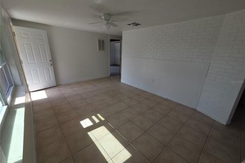 House in New Port Richey, Florida 3 bedrooms, 107.58 sq.m. № 2236179 - photo 6