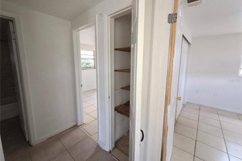 House in New Port Richey, Florida 3 bedrooms, 107.58 sq.m. № 2236179 - photo 8