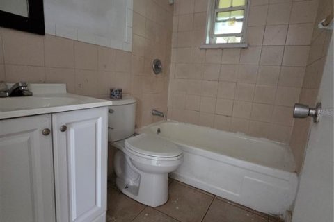 House in New Port Richey, Florida 3 bedrooms, 107.58 sq.m. № 2236179 - photo 10