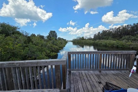 House in New Port Richey, Florida 3 bedrooms, 107.58 sq.m. № 2236179 - photo 27