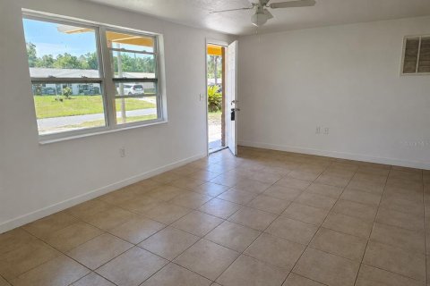 House in New Port Richey, Florida 3 bedrooms, 107.58 sq.m. № 2236179 - photo 5
