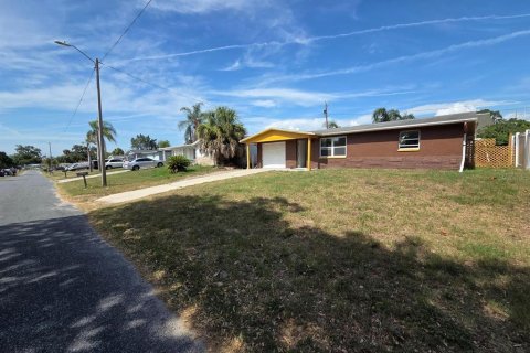 House in New Port Richey, Florida 3 bedrooms, 107.58 sq.m. № 2236179