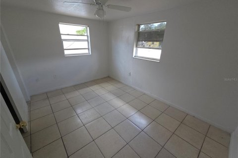 House in New Port Richey, Florida 3 bedrooms, 107.58 sq.m. № 2236179 - photo 9