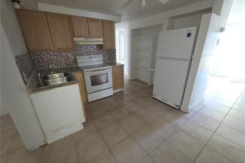 House in New Port Richey, Florida 3 bedrooms, 107.58 sq.m. № 2236179 - photo 7