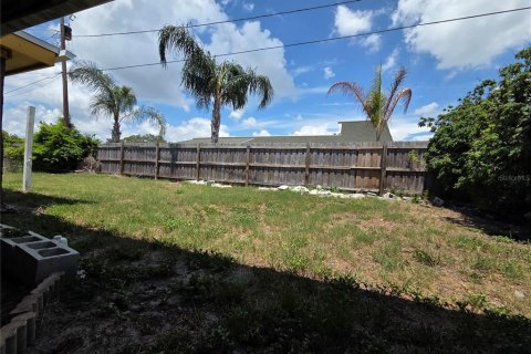House in New Port Richey, Florida 3 bedrooms, 107.58 sq.m. № 2236179 - photo 20
