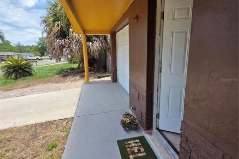 House in New Port Richey, Florida 3 bedrooms, 107.58 sq.m. № 2236179 - photo 15