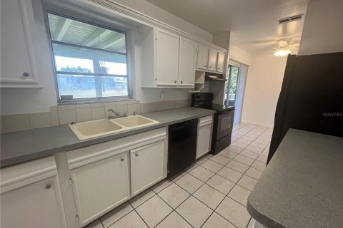 Villa ou maison à louer à Port Charlotte, Floride: 2 chambres, 75.44 m2 № 2101775 - photo 7