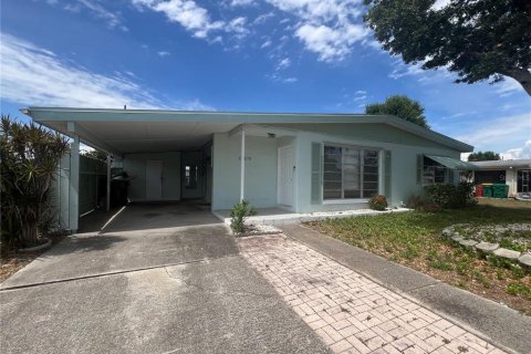 Villa ou maison à louer à Port Charlotte, Floride: 2 chambres, 75.44 m2 № 2101775 - photo 2
