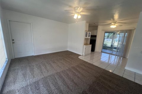 Villa ou maison à louer à Port Charlotte, Floride: 2 chambres, 75.44 m2 № 2101775 - photo 4