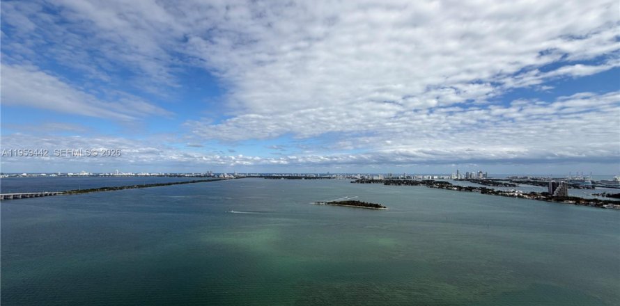 Condo à Miami, Floride, 3 chambres  № 2017940